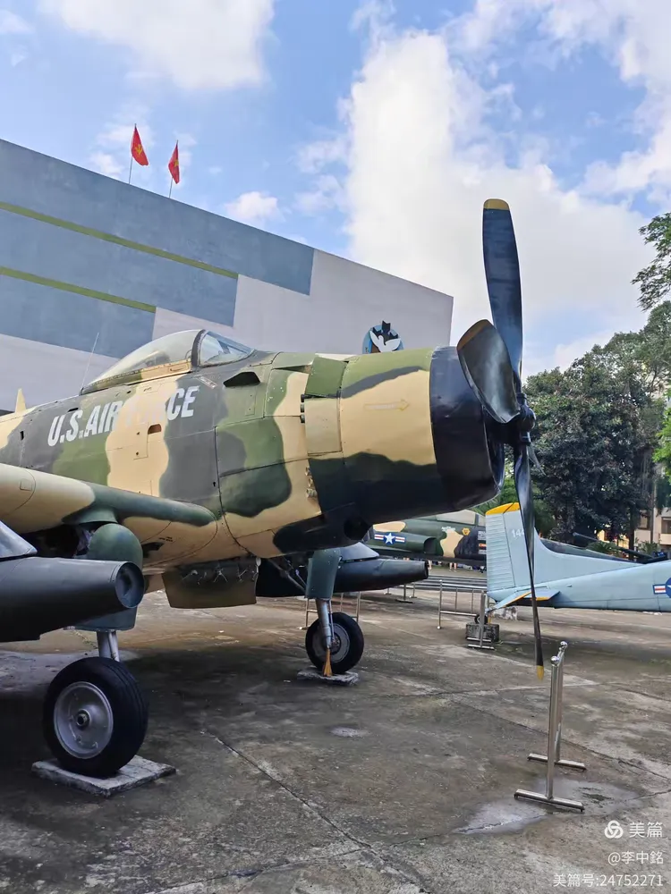 越南战争纪念馆坐落于胡志明市中心一条不起眼的马路上,正门看起来